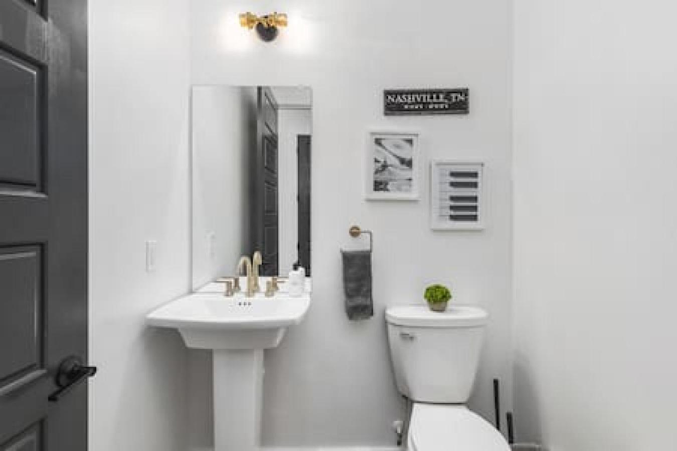 Spacious Home With Large Patio Rooftop Deck And Garage Nashville Eksteriør bilde