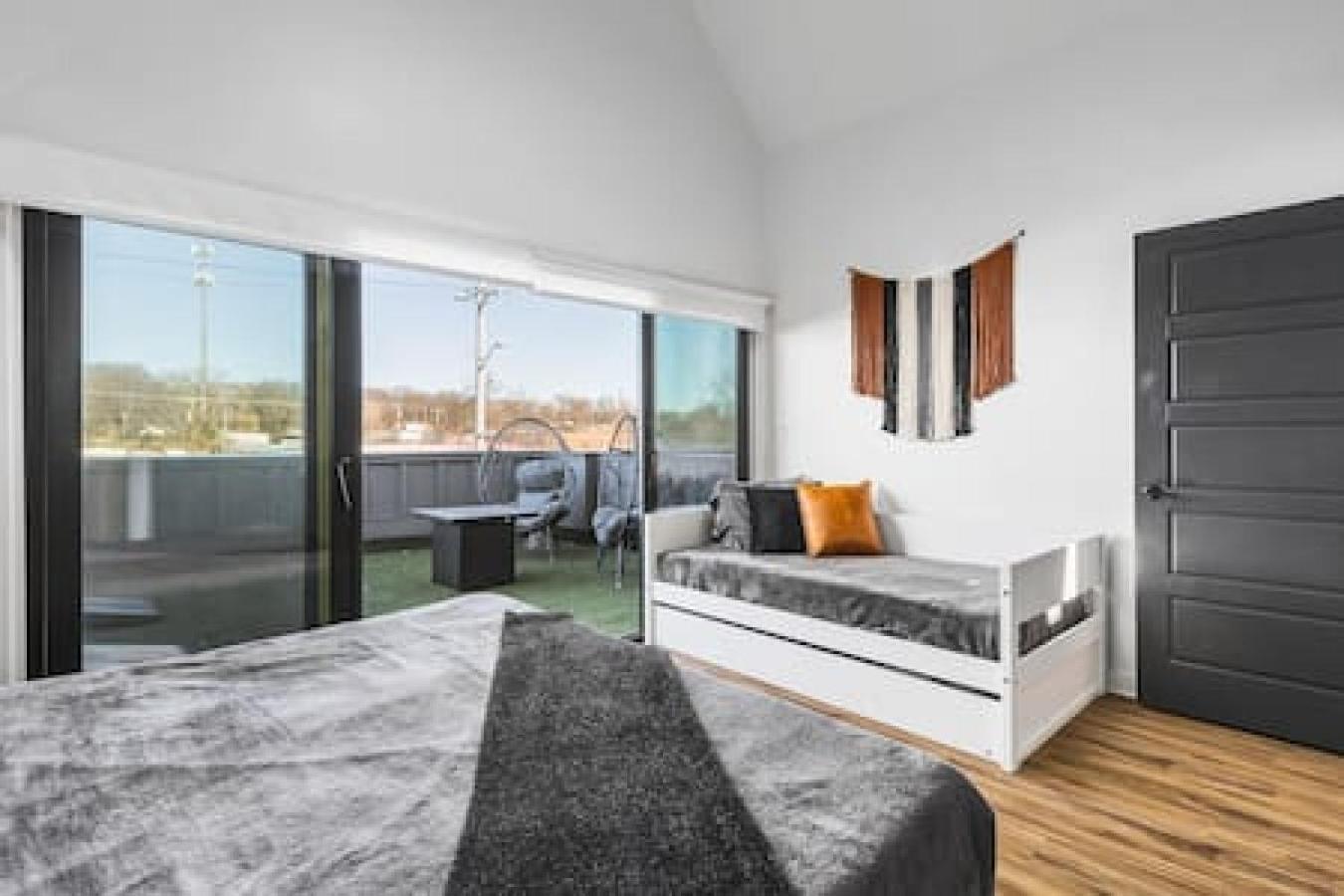 Spacious Home With Large Patio Rooftop Deck And Garage Nashville Eksteriør bilde